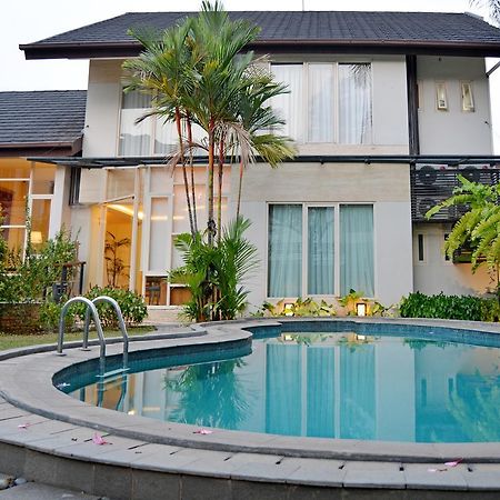 W Home Cipete Джакарта Екстериор снимка